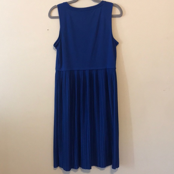 Ladies dress - Picture 2 of 7